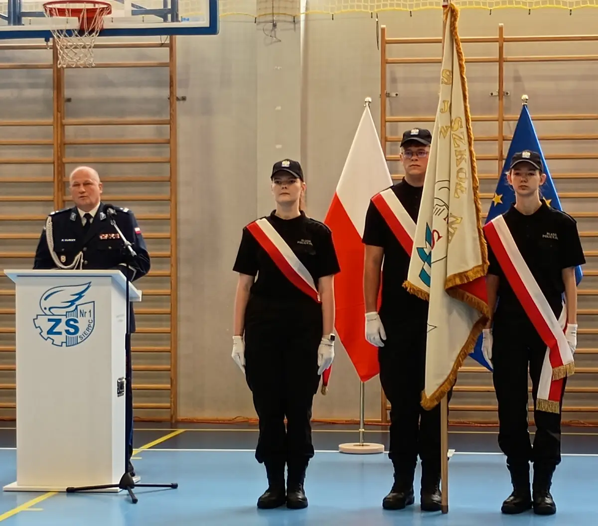 Uroczysta inauguracja roku szkolnego w Sierpcu z udziałem Komendanta Policji