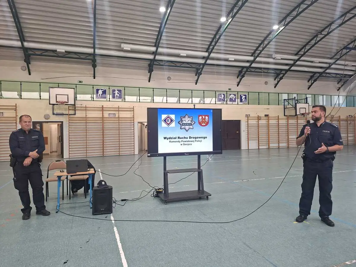 Spotkania Policji z Uczniami o Bezpieczeństwie na Wakacjach